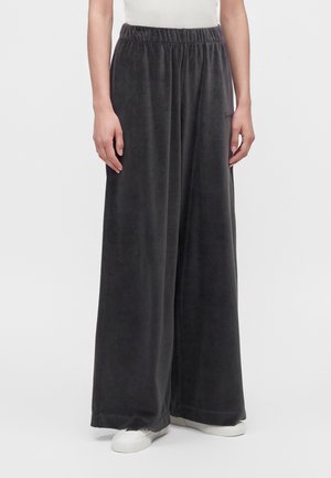 EA7 Emporio Armani, TRAIN ATHLETIC PANTS - Долнище на анцуг - asphalt