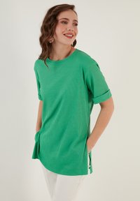 LELA Slim Fit - Palaidinė - benetton color