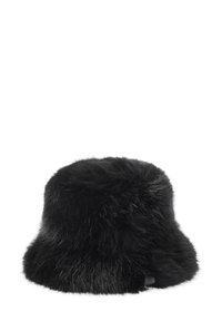 Čierny umelý kožušinový klobúk typu bucket s jemnou textúrou, zaoblenou korunkou a širokým, voľným okrajom. Obsahuje malú logo nálepku na boku.