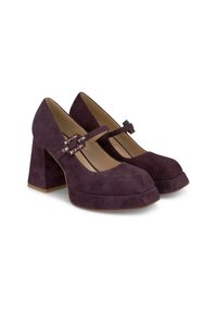 Escarpins Mary Jane en suède violet avec un talon carré épais, un bout rond et des accents de boucle décoratifs sur la sangle. Surface texturée et semelle compensée.