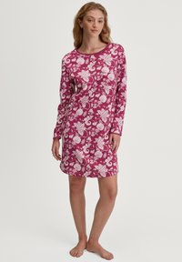 Camicia da notte a maniche lunghe in cotone bordeaux con motivo floreale bianco, scollo rotondo e vestibilità morbida. Tessuto liscio e lunghezza fino a metà coscia.