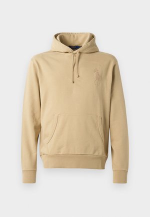 Haut à capuche beige avec poche kangourou, capuche à cordon et détail de logo brodé. Texture lisse avec des poignets et un ourlet côtelés.