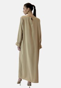 Elara ABAYA - Maxikleid - dunkelbeige
