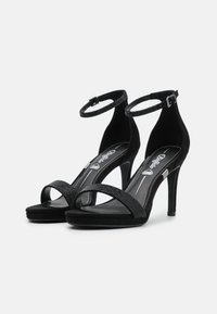 Sandali con tacco alto in suede nero, con una cinturino per caviglia testurizzato, design open toe e bande glitterate sopra il piede, caratterizzati da una silhouette elegante.