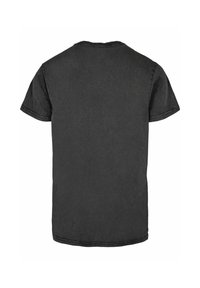 Sort bomuld t-shirt med korte ærmer, rund hals og afslappet pasform. Har subtile syninger langs kanten og ærmerne.