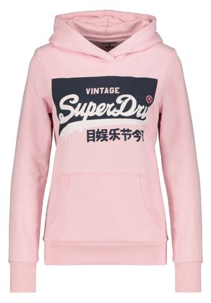 Sweat à capuche rose clair avec poche avant et logo "Vintage SuperDry" noir et blanc ainsi que des caractères asiatiques sur la poitrine.