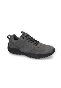 Graue Sneaker mit strukturiertem Leder-Obermaterial, schwarzer Gummisohle und kontrastierenden Schnürsenkeln. Verfügt über einen gepolsterten Kragen und eine Schlaufe an der Ferse für ein einfaches Anziehen.