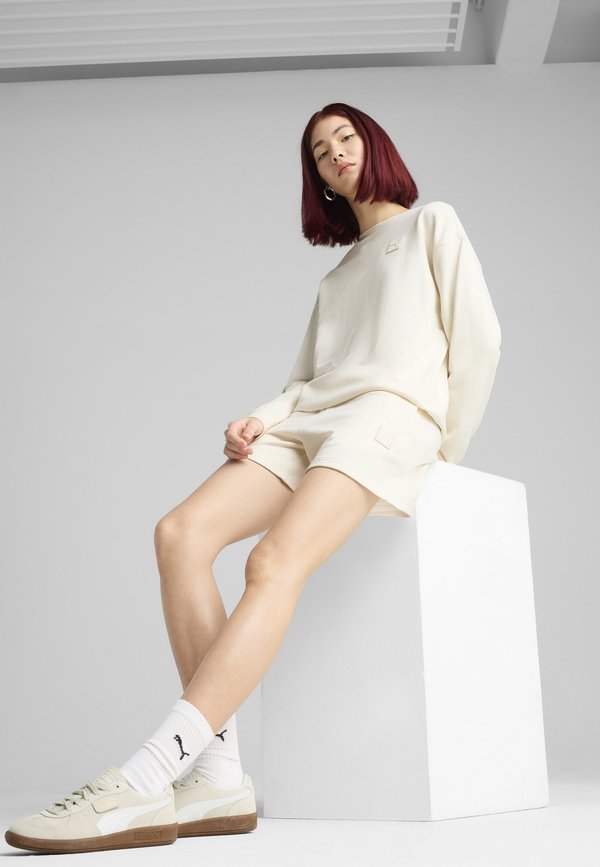 ELEVATED MID-RISE  - Sports shorts - no dye4