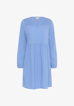 Himmelblaues Kleid aus weichem Stoff, mit V-Ausschnitt, langen Ärmeln, gerafftem Taillenbereich und strukturiertem Smocking-Detail am Oberteil.