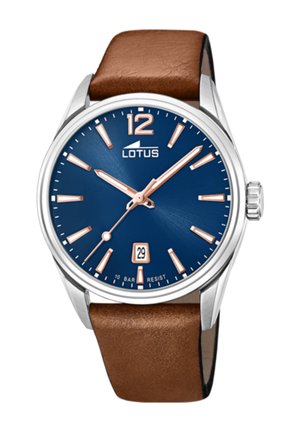 Montre-bracelet avec un cadran bleu, un bracelet en cuir marron, un boîtier en acier inoxydable argenté, des index des heures en or rose et un affichage de la date à six heures.