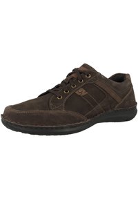 Scarpe in suede marrone con punta arrotondata, design con lacci, cuciture a contrasto e suola in gomma con un leggero battistrada.