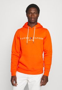 Tommy Hilfiger LOGO HOODY - Sweatshirt com capuz - daring orange