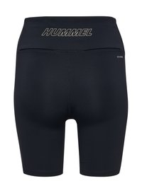 Svarta sportshorts med hög midja och "HUMMEL"-logotyp i guld. Tillverkade av ett mjukt, stretchigt material med längd till mitt på låret.