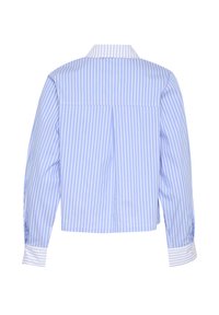 Camicia a maniche lunghe a righe blu e bianche con colletto, dotata di un design a yoke, polsini con bottone e orlo dritto in vita.
