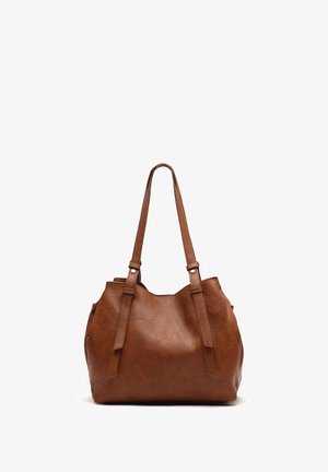 Sac fourre-tout en cuir marron avec une texture douce, une forme arrondie, deux anses, et de petites accents en métal argenté aux attaches des anses.