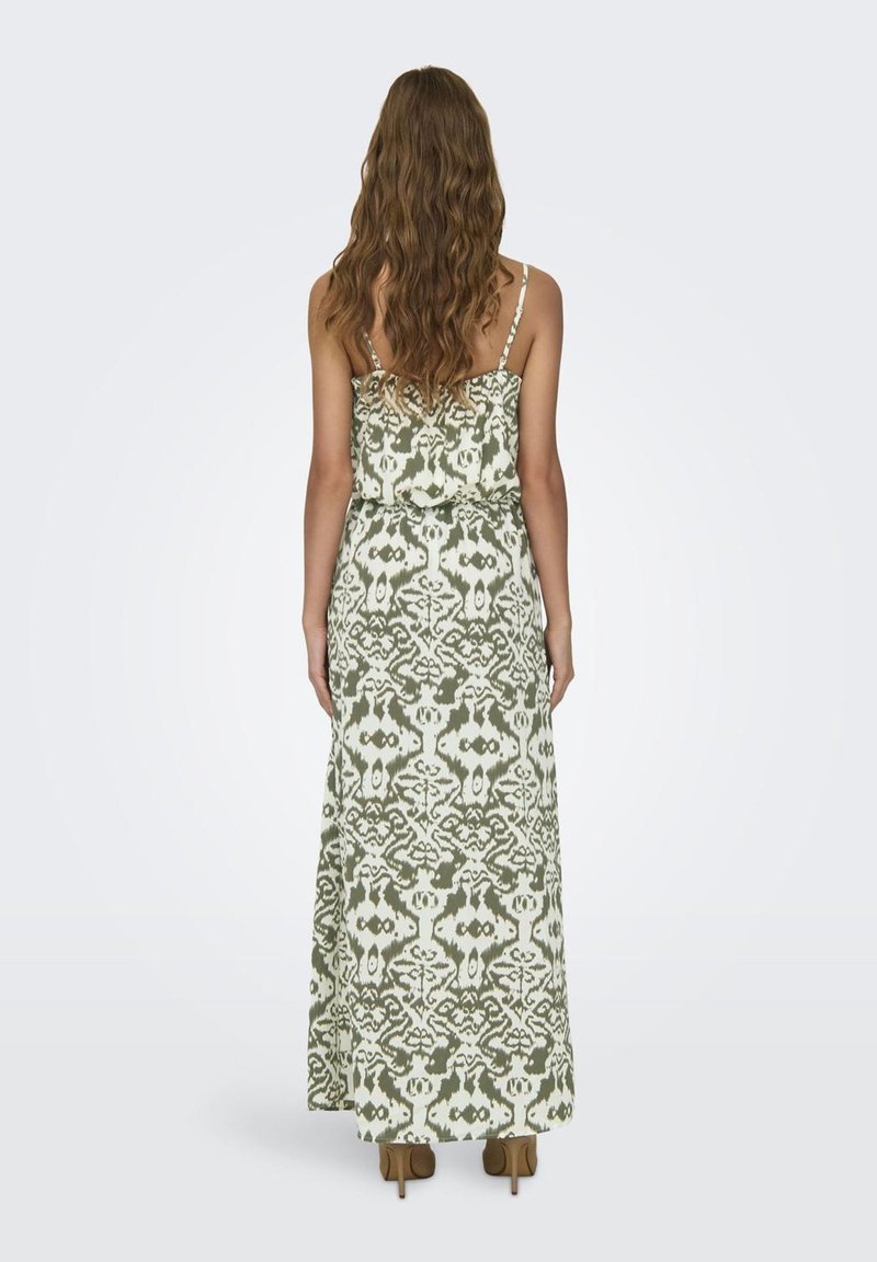 Robe maxi avec un motif ikat vert et blanc, dotée de fines bretelles spaghetti et d'un design fluide, fabriquée en tissu léger.