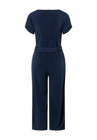 Navyblauer Jumpsuit mit kurzen Ärmeln, geradem Beinschnitt, einem Gürtel in der Taille und einem Reißverschluss am Rücken. Weicher Stoff.