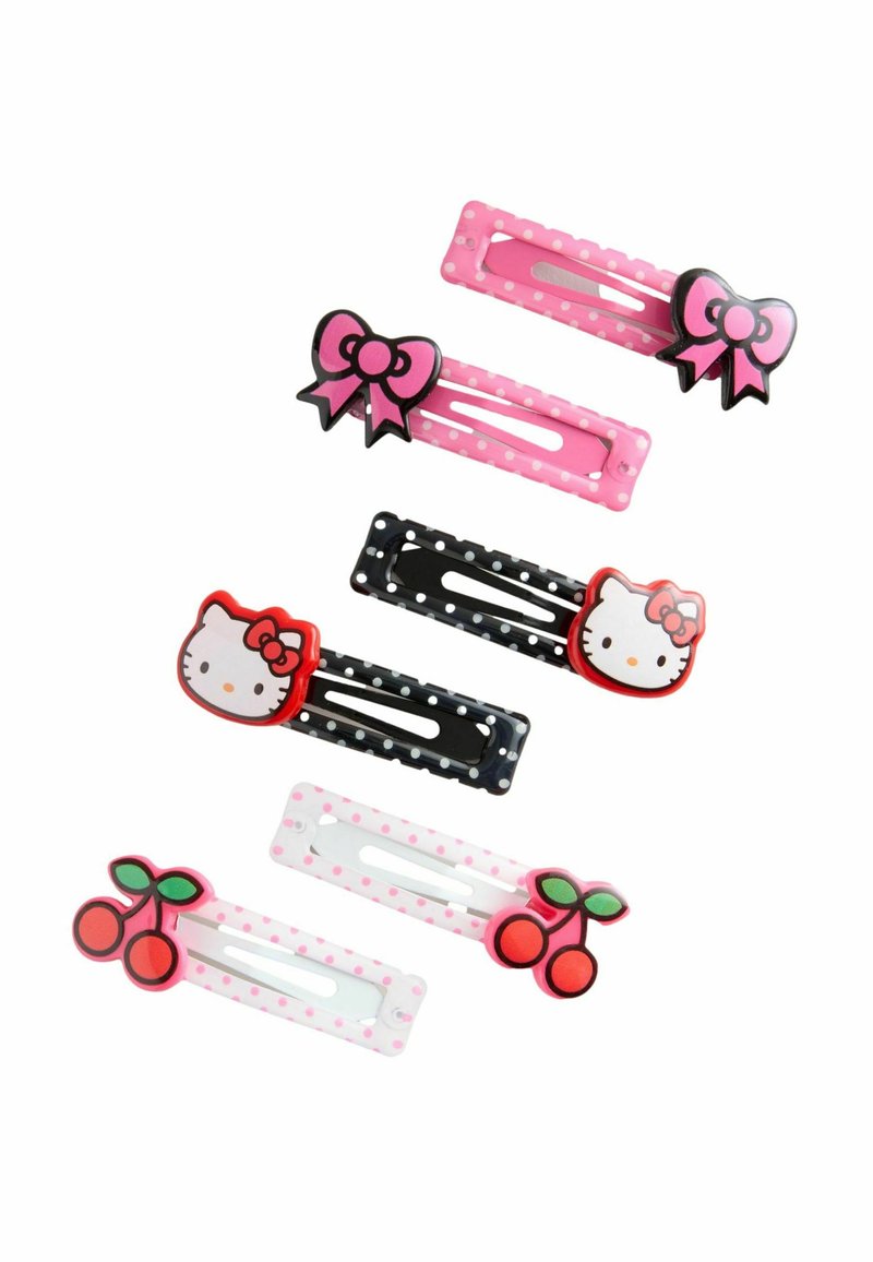 Färgglada hårklipp visade, med mönster av rosetter, körsbär och Hello Kitty i rosa, svart och rött, arrangerade i två rader.