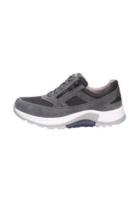Scarpa sportiva grigia realizzata in suede e mesh, dotata di chiusura con zip, suola imbottita e suola in gomma bianca e grigia.