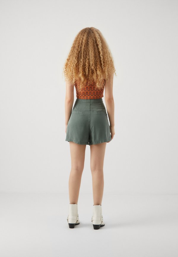 VMMIA LOOSE SUMMER - Shorts - laurel wreath4
