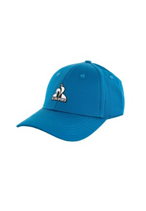 Gorra de béisbol turquesa hecha de algodón con visera curvada, que presenta un logo en blanco y negro en la parte frontal. Incluye seis agujeros de ventilación.