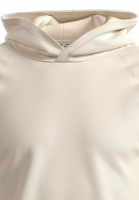 Helle beige Kapuzensweatshirt mit strukturierter Oberfläche, ausgestattet mit einem überkreuzten Ausschnitt und genähten Details an den Schultern.