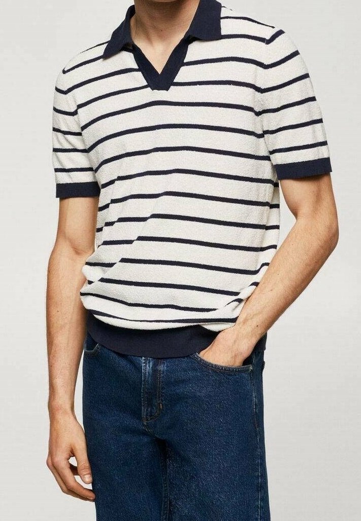 Polo à rayures en crème et marine, manches courtes, col en V, col et poignets côtelés, coupe décontractée, tissu texturé, style décontracté.