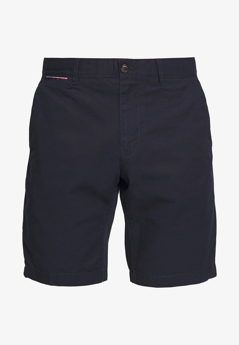 Short en coton bleu marine foncé avec fermeture par bouton, passants pour ceinture et un petit détail en tissu tricolore près de la taille côté gauche.