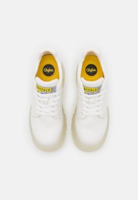 Buffalo ASPHA  - Sapatos casuais com atacadores - white