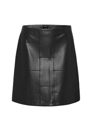 Zwarte leren rok met een vierkant patchworkpatroon, gladde textuur, hoge taille en een rechte silhoët. Geen zichtbare hardwaredetails.