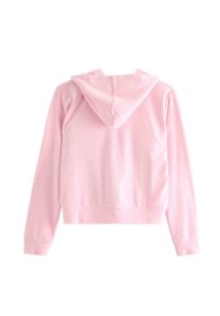 Różowa bluza z kapturem o skróconym kroju, z materiałem welurowym, ściągaczem przy kapturze i ściągaczami przy rękawach. Brak widocznych wzorów lub elementów metalowych.