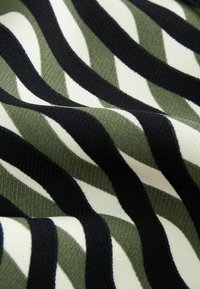 Next TALL FIT MINI TIE WAIST  - Ingruha - green black geo print
