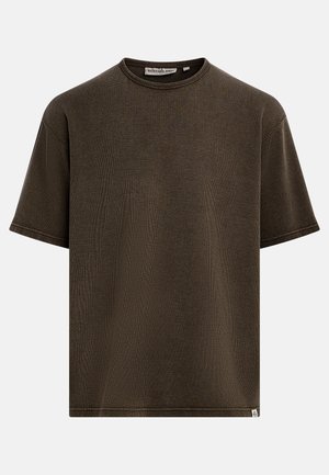 Sötét olivazöld, texturált, rövid ujjú, kerek nyakú póló kis márkajelzéssel az alján és a nyak belső részén.