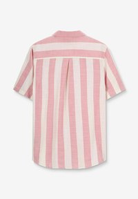 Kortgezoomd overhemd in roze en crèmekleurige horizontale strepen, met een achterkant met schouderpas en geplisseerd detail, gemaakt van lichte stof.