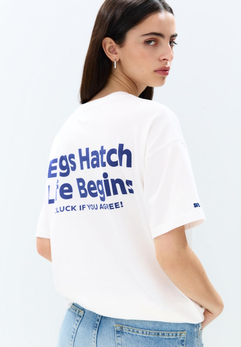 PULL&BEAR - HEN GRAPHIC - T-shirt imprimé - white, Agrandir