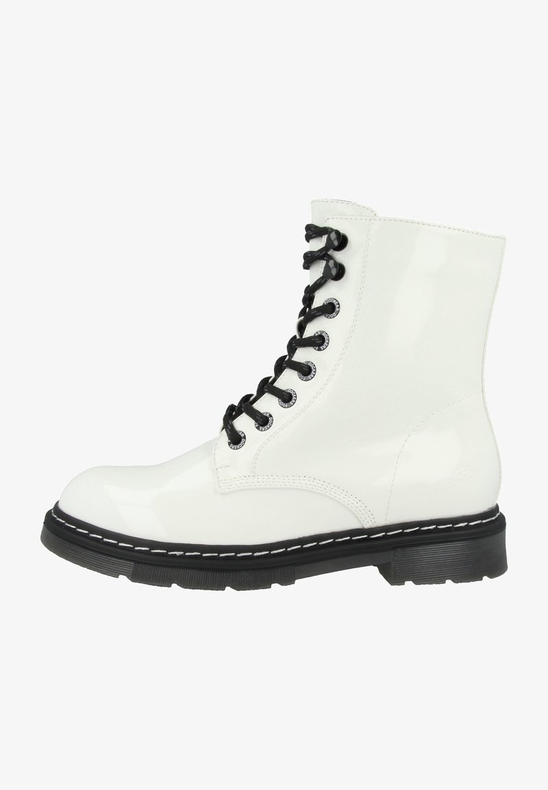 Botte montante en cuir blanc avec lacets noirs et semelle épaisse noire avec coutures blanches sur le pourtour.
