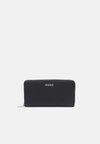 CHRIS ZIPAROUND - Wallet - black