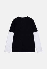 Langarmshirt mit schwarzer Rückseite, weißen Ärmeln und rundem Halsausschnitt. Hergestellt aus einem glatten Stoff und einem schlichten Design.