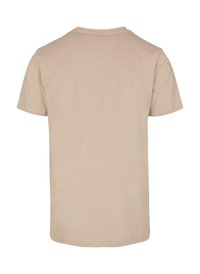 Kurzes, beiges T-Shirt aus weicher Baumwolle, mit klassischem Rundhalsausschnitt und kurzen Ärmeln. Glatte Textur mit einem einfachen Design.