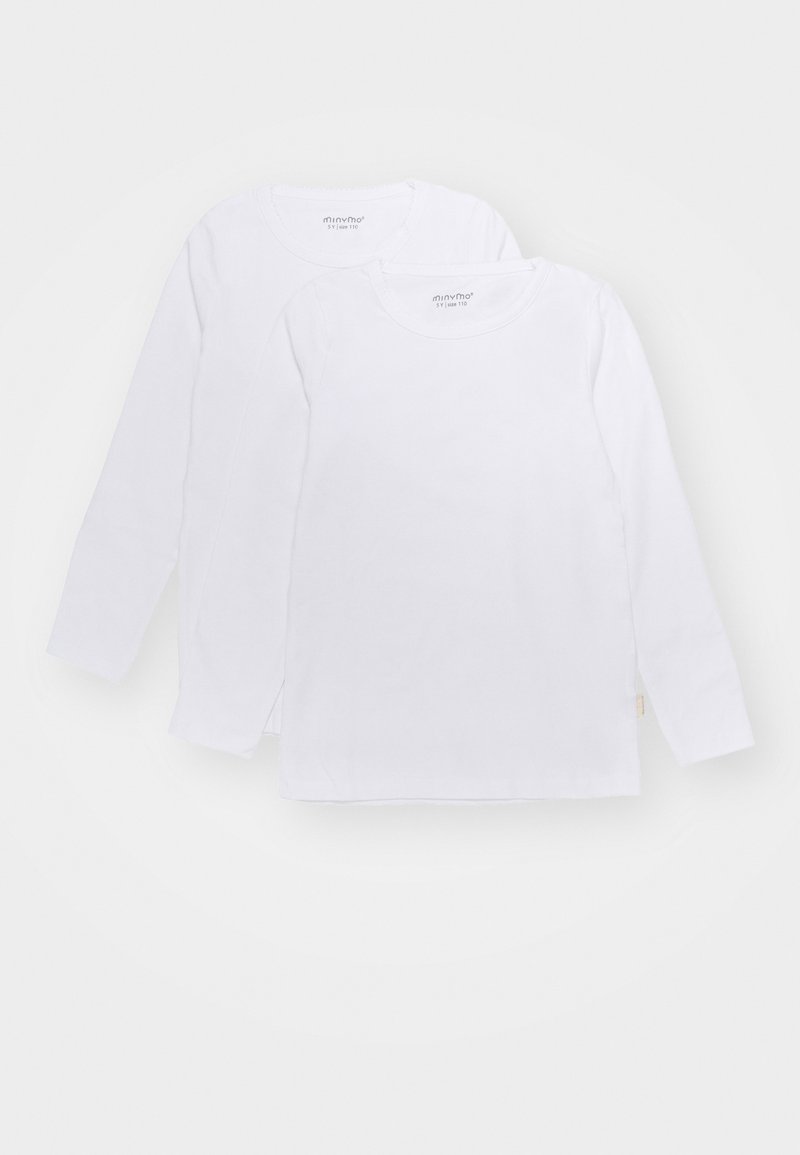 Zwei weiße Langarm-T-Shirts aus weicher Baumwolle, mit runden Ausschnitten und Seitennähten. Einfaches Design, ohne Muster oder Akzente.