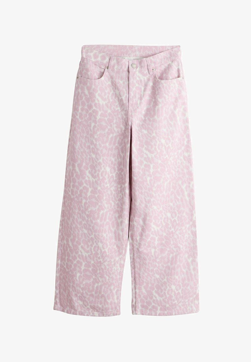 Pantalon à jambes larges avec motif léopard rose et blanc, fermeture devant par boutons et style cinq poches.