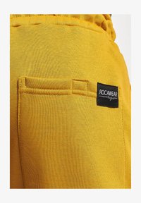 Seleccionado, orange