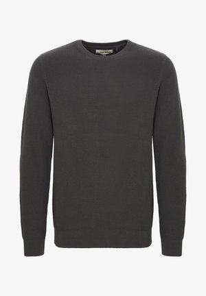 Pull en tricot côtelé gris foncé avec un col rond, des manches longues et des fentes sur les côtés à l'ourlet. Le tissu a une finition texturée.