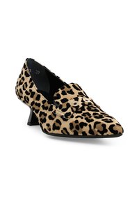 Scarpa a stampa leopardata con tacco basso, realizzata in morbido camoscio, con punta appuntita e dettagli decorativi, dotata di un piccolo tacco e suola spessa.