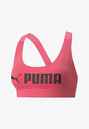 Sujeta deportiva rosa hecha de un material suave con un logo negro de PUMA. Presenta una banda ancha y tirantes entrecruzados. Diseño simple sin adornos.