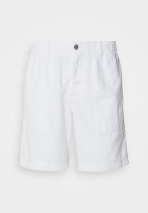 Shorts bianchi in lino con un elastico in vita e un bottone metallico. Presentano due tasche laterali e un design a vestibilità rilassata.
