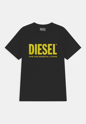 Sort T-shirt med korte ærmer med fed gul "DIESEL" tekst og mindre "FOR SUCCESSFUL LIVING" slogan under brandnavnet.