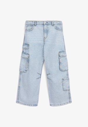 Pantaloni cargo in denim azzurro chiaro con gamba larga, dotati di molteplici tasche laterali e chiusura a bottone in vita.