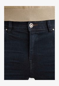 Επιλέχθηκε, indigo pure wash