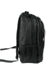 Sac à dos noir avec un tissu texturé, plusieurs compartiments zippés, une poche latérale en filet et des bretelles réglables pour un transport facile.